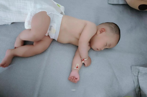 庄河宝宝老打喷嚏怎么办